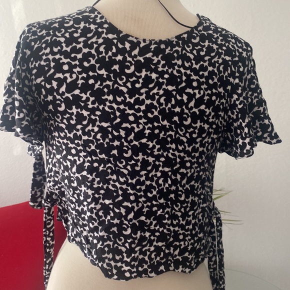 ZARA TOP 4X $20 - Picture 4 of 5